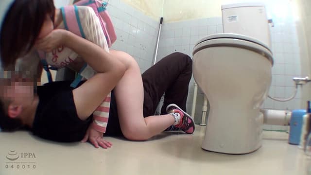 IBW厳選 トイレこじ開けレ●プ映像集4時間 サンプル画像 4