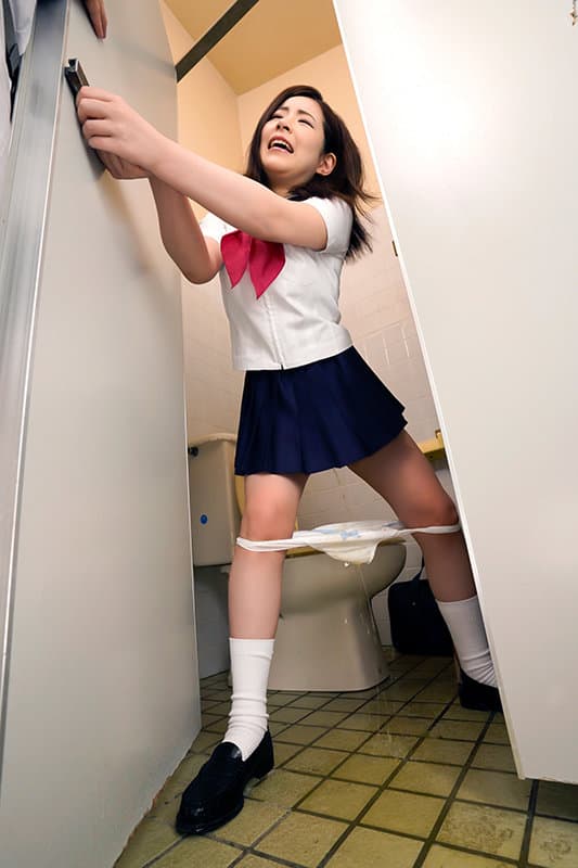 【VR】女子●生を狙った公衆トイレこじ開け強● サンプル画像 1