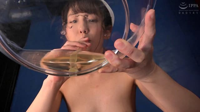 超大量小便36，000ミリリットル飲みまくり浴びまくりゴン攻めスペシャルBEST サンプル画像 1