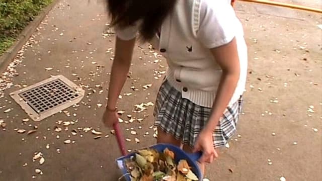 派遣掃除婦M 02 悪趣味なコスプレを強要される5人の女 サンプル画像 18
