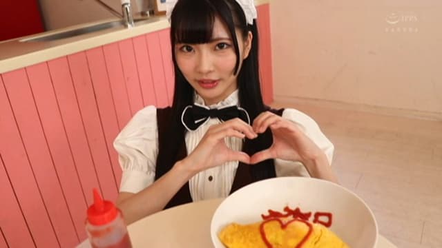頼まれると断れないメイドさんは断れずに、男性におしっこをかける過剰サービス！さらに敏感体質で大量潮吹き！ サンプル画像 1