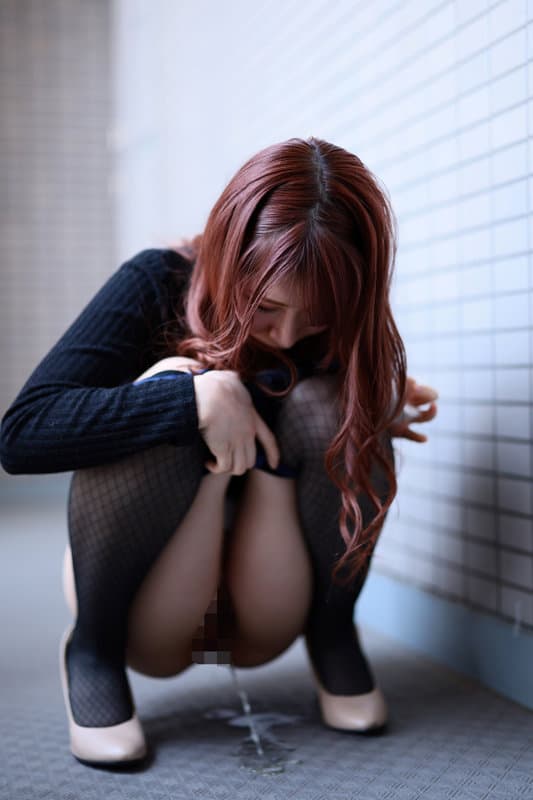 トイレが故障で使えず膀胱限界の放尿婦人36人 サンプル画像 8