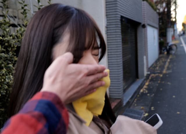 【VR】飲尿マニアに監禁飼育されて甘い体液を垂れ流すイキバグり潮吹き人形と化した女子大生 上坂めい サンプル画像 2