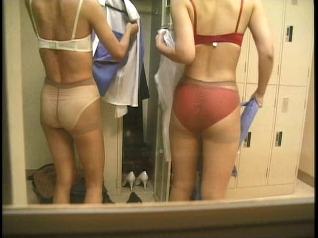 女盗撮師撮影！超希少盗撮動画集～トイレ、更衣室編～ サンプル画像 15