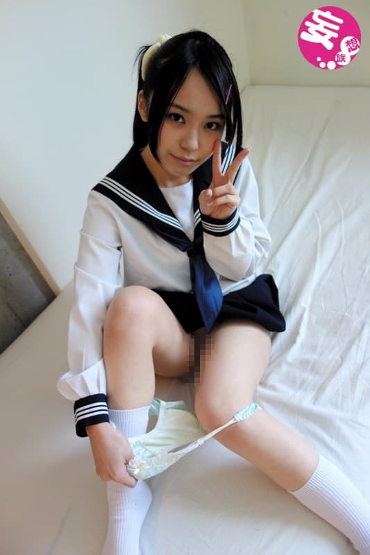 思春期で新陳代謝が抜群のロ○っ娘女子校生 アソコからいっぱい出たエキスが染みこんだ汚パンティー サンプル画像 4