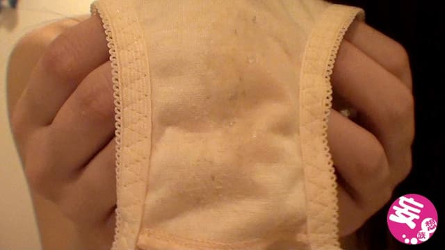 私の使用済み下着 1日の汚れいっぱい付いちゃった サンプル画像 5