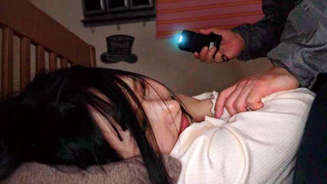 元バイト先の同僚ストーカーに狙われる美人女子大生中出し鬼畜レ○プ 由良かな サンプル画像 3