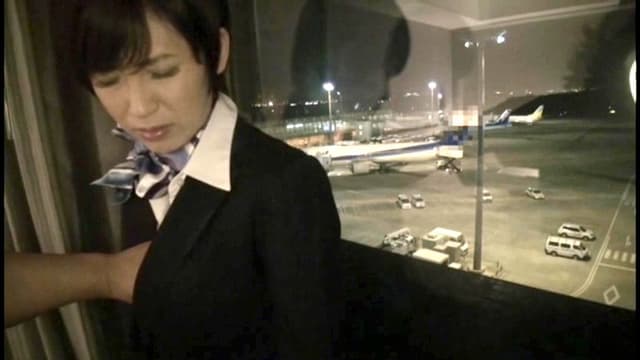 夫への復讐… 浮気の腹いせに現役キャビンアテンダントが○田空港で一本限りのAV出演 サンプル画像 18