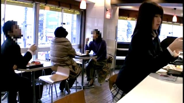 街で女子校生を見かけては、あんな子とイヤらしいことできたらなぁ…と想像ばかりしているが、そんな機会などあるはずもないおじさんの僕。 サンプル画像 1