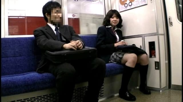 街で女子校生を見かけては、あんな子とイヤらしいことできたらなぁ…と想像ばかりしているが、そんな機会などあるはずもないおじさんの僕。 サンプル画像 16