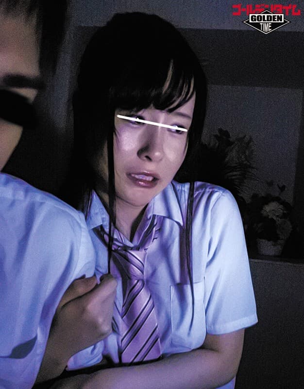 『お願い！手を繋いでて！でも絶対見ないで！聞かないで！』肝試しでクラスの女子とトイレで2人っきり！極度に怖がりな女子が1人でオシッコ出来ないからと、ボクと手を繋いだままオシッコする事に…！？『絶対後ろを向かないで！音も聞かないで！』と言われたけど… サンプル画像 13