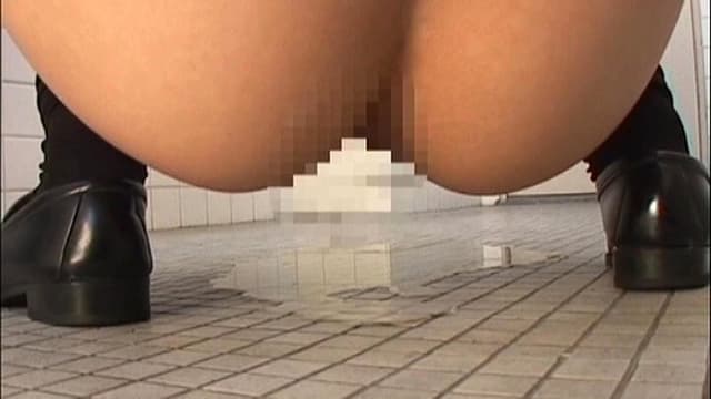 学校職員流出映像 女子校トイレ放尿盗撮～おもらし編～ サンプル画像 4