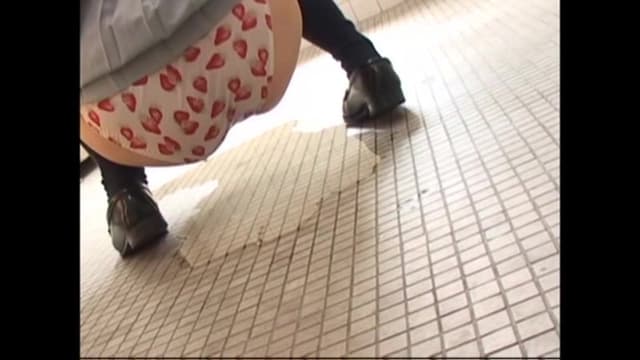 J●生トイレお漏らし盗撮 サンプル画像 11