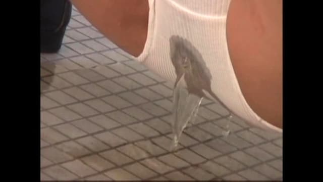 J●生トイレお漏らし盗撮 サンプル画像 16