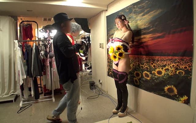 【羞恥】ババコス！【BBA】いい歳をした身長172Gボインの主婦に○ヴァ真○波マリイラスト○アスのコスプレさせて恥ずかしめてみた件【中田氏】葵百合香奥様 33歳 後編 サンプル画像 4