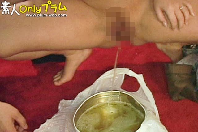 羞恥！強●放尿100連発200分 キャメラの前で…「嗚呼、恥かしぃ～」 サンプル画像 2
