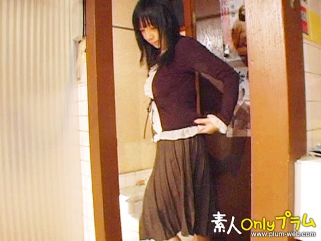 覗き！和式便所100連発200分！ かすかな女の吐息と恥ずかしい音を聞いてみませんか？ サンプル画像 9