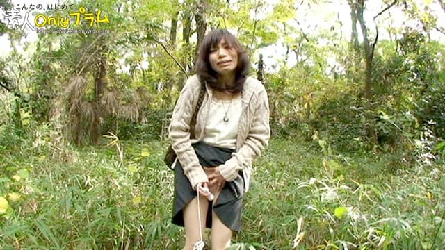 （BBA）公園の茂みに落ちてる濡れたエロ本みたいに昼間っから外なのに火照ってしまったむっちり熟女たち サンプル画像 2