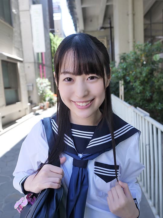素人セーラー服生中出し 上川星空 清純派色白美少女×Aカップ敏感微乳×孕ませ生中出し サンプル画像 1