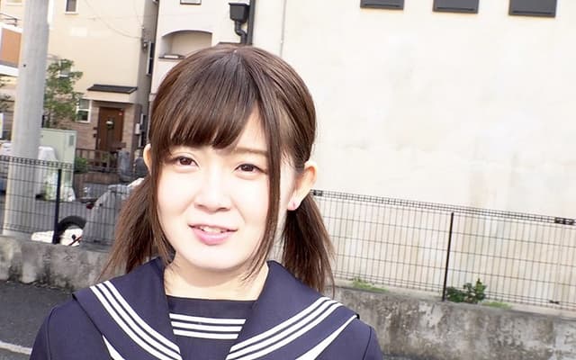 素人セーラー服生中出し（改） 白木うらら 色白×小乳輪×ツルツルパイパン×笑顔で生中出し サンプル画像 1