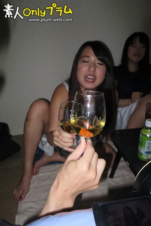 素人酔った女子大生2人に生中出し 008 飲みサー！おち●ぽ◆な乳デカ先輩と乳ナシ後輩！ サンプル画像 13