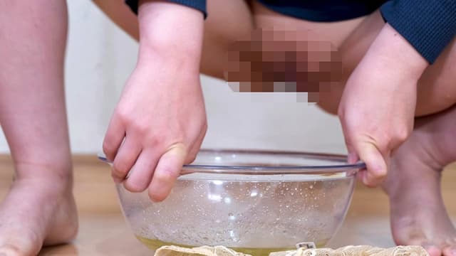 トイレに間に合わずに、そのままオモラシ…してしまいました。。。見ます？ 長谷部智美 サンプル画像 20