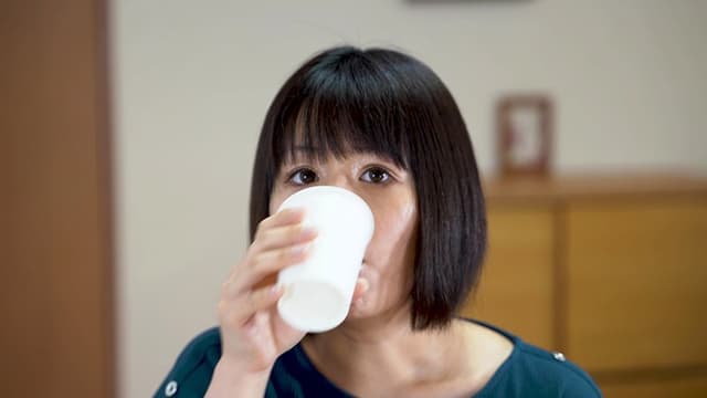 トイレに間に合わずに、そのままオモラシ…してしまいました。。。見ます？ 長谷部智美 サンプル画像 4