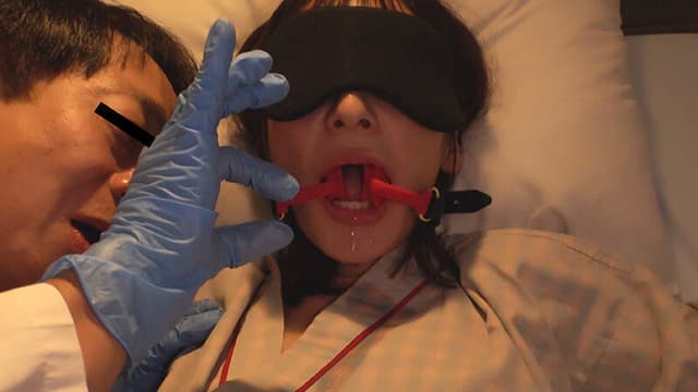 とろけ顔でイキまくり潮を吹き散らかす変態【拘束羞恥で漏らしイキする美人妻 ＃03友梨さん】 足立友梨 サンプル画像 1