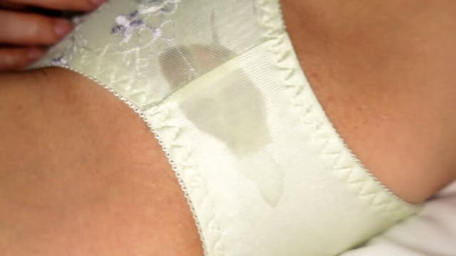 下着買取りサイトで知り合ったうぶなお姉さんの使用済み下着 紺野ひかる サンプル画像 8