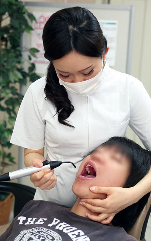 本物歯科助手さん収録！働く制服お姉さんのエロ事情を隠し撮り サンプル画像 1