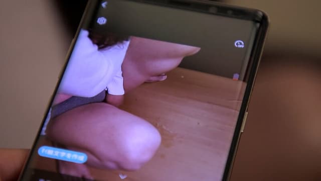 お漏らしをネタに言いなりの熟女は2本の若い肉棒に貫かれ快楽堕ちの肉便器SEX！ サンプル画像 2