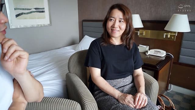 熟成50年マン汁・ニク汁・ヨダレ汁 絶叫！お漏らし！潮吹き三連撃！卍解！ 新倉まさみ サンプル画像 1