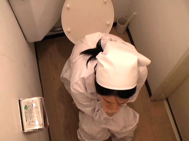 給食センターで働くおばちゃんの尿検査用採取盗撮映像 1 サンプル画像 4