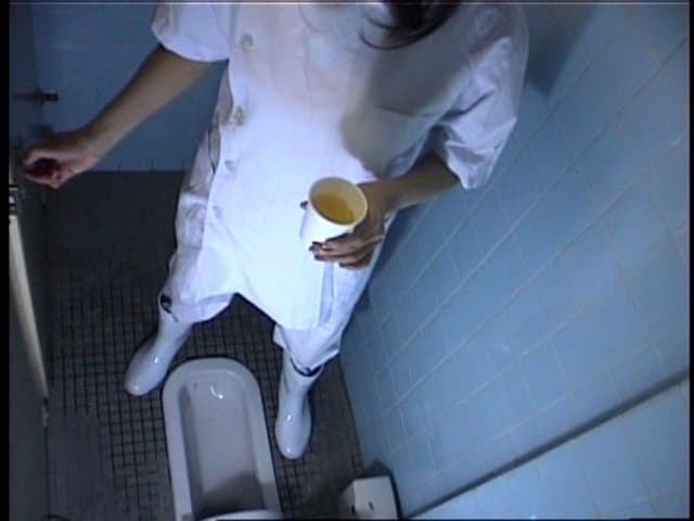 給食センターで働くおばちゃんの尿検査用採取盗撮映像 6 サンプル画像 1