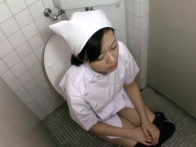 給食センターで働くおばちゃんの尿検査用採取盗撮映像 総集編 サンプル画像 4