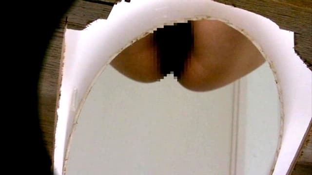 和式便所に仕掛けられたカメラが捕らえた衝撃映像 6 サンプル画像 6