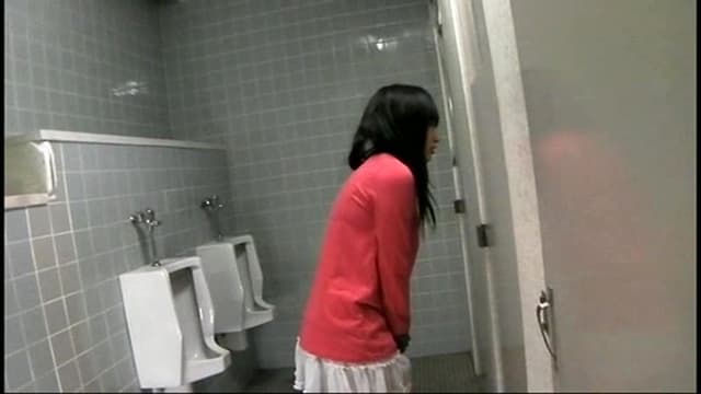 我慢の限界！！美女たちの立ち小便盗撮映像総集編 サンプル画像 15