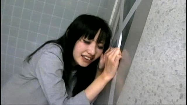 我慢の限界！！美女たちの立ち小便盗撮映像総集編 サンプル画像 4