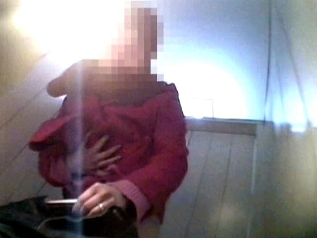 恥態 トイレ盗撮 2 女体から噴き出す異物 サンプル画像 19