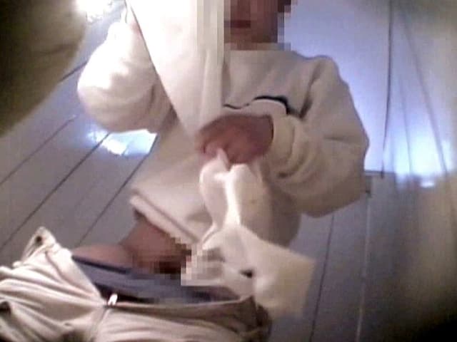 恥態 トイレ盗撮 2 女体から噴き出す異物 サンプル画像 5