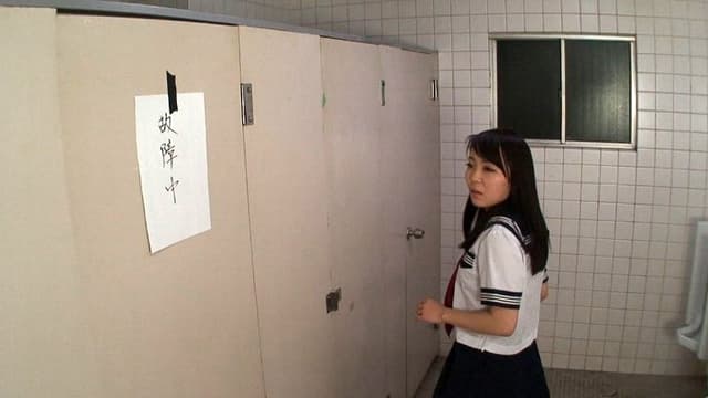 立ちションお漏らし女子校生 サンプル画像 8