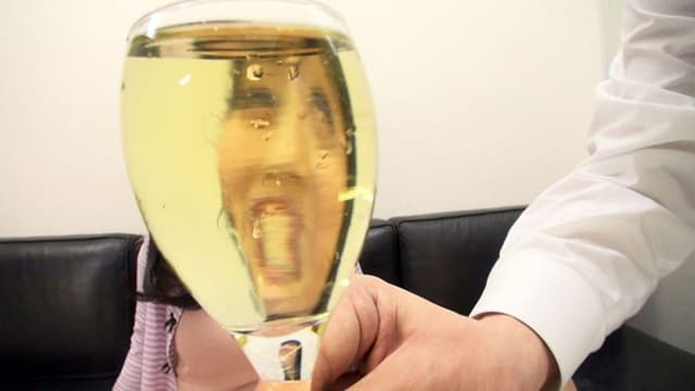 素人娘のオシッコ飲んじゃいました！ サンプル画像 2