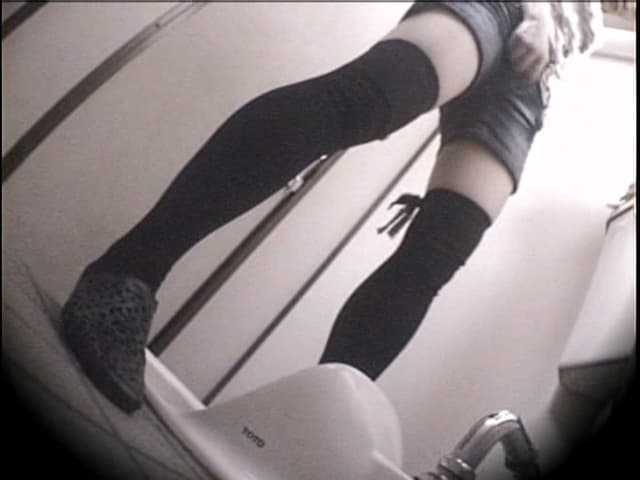 トイレ盗撮 脱糞！放尿！自慰！ サンプル画像 9
