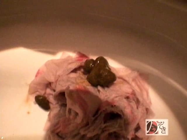 パスタ専門店のマネージャーが故障したトイレで排便する様子と焦っている様子を盗撮した後に便器に残されたオシッコウンコも撮影した映像 サンプル画像 17