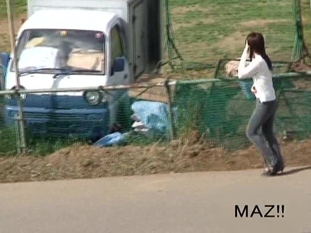 激レア！野外で我慢できずオシッコをしてしまう女たち33名150分 サンプル画像 11