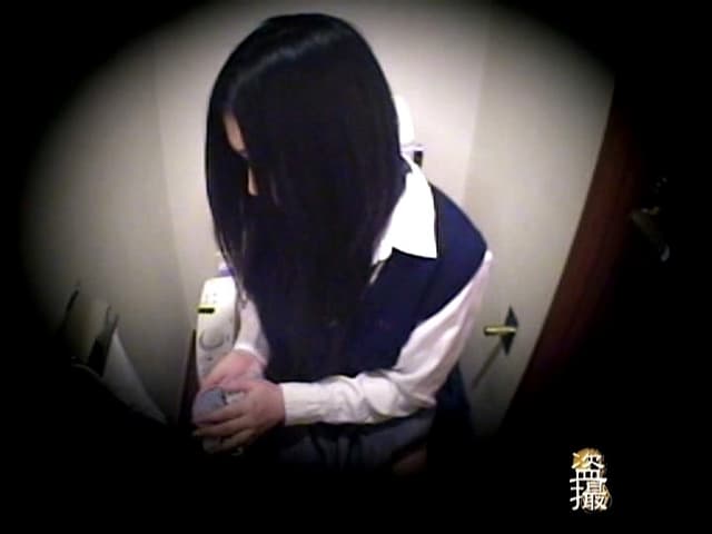 極限のハプニング！女子校生限定！盗撮！トイレおもらしの瞬間 2 サンプル画像 16