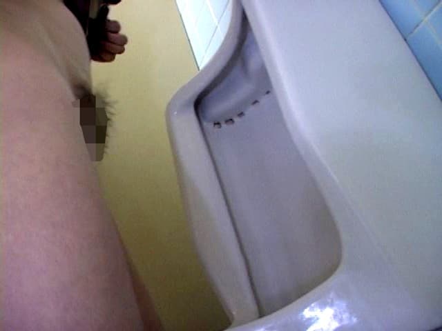 熟女限定 男子便器立ちション便盗撮2 サンプル画像 2