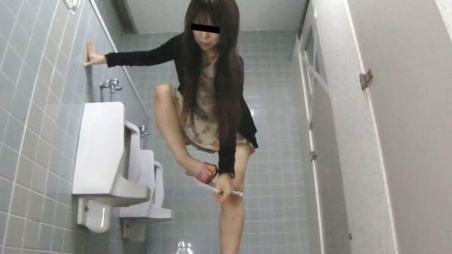 オシッコ立ちション便盗撮 10 サンプル画像 18