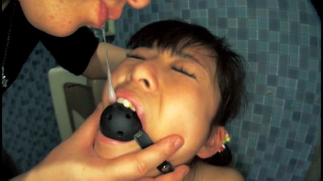 浣腸飲尿 変態少女肉便器 4 サンプル画像 11