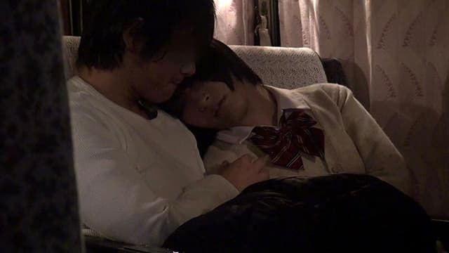 夜行バスでもたれかかってきた隣の席の女の子。可愛い吐息、匂い、温もりに我慢できず思わず触ってみると声を押し殺しながらもまんざらでもない反応だったので、そのまま最後までやっちゃいました！2 サンプル画像 9